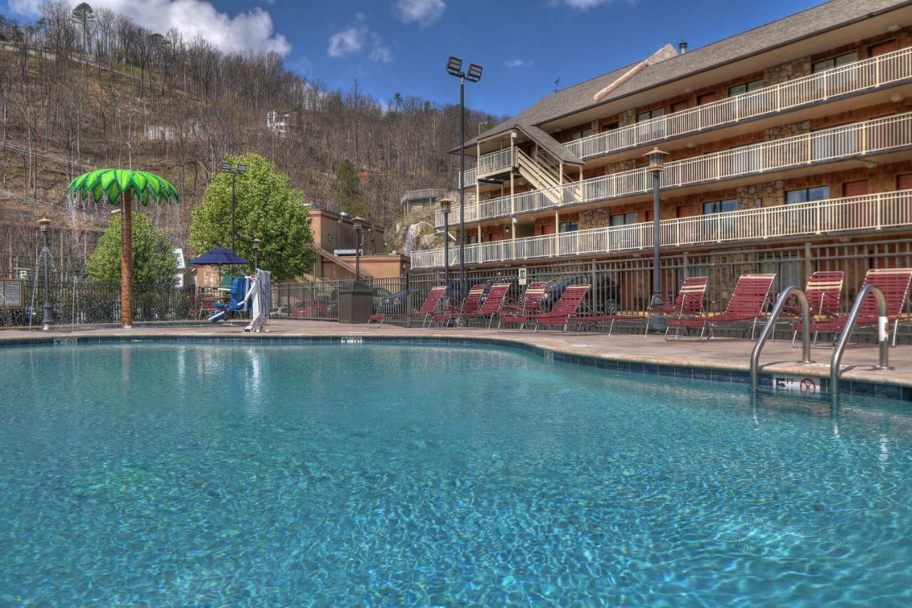 Crossroads & Gatlinburg