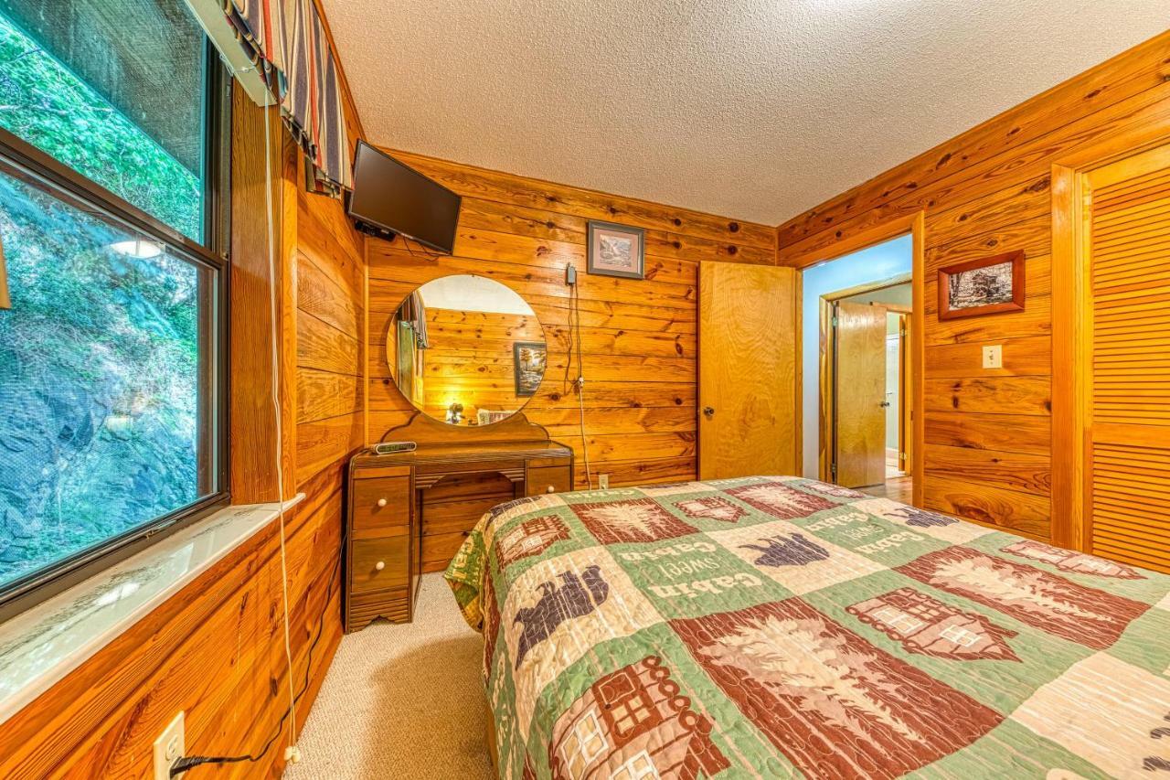 Lazy Creek Retreat * Gatlinburg