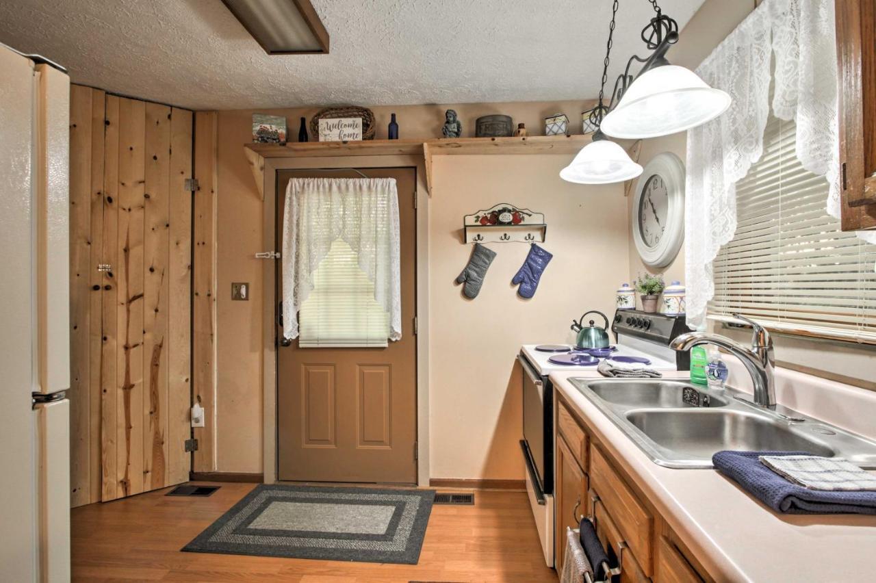 Holiday home With Hot Tub About 4 Mi To Town! Gatlinburg