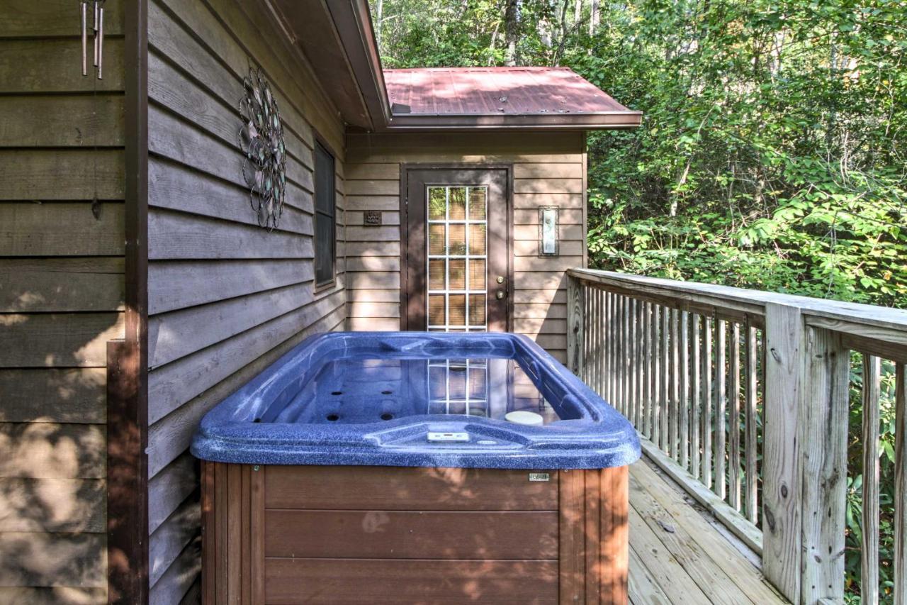 Holiday home With Hot Tub About 4 Mi To Town! Gatlinburg
