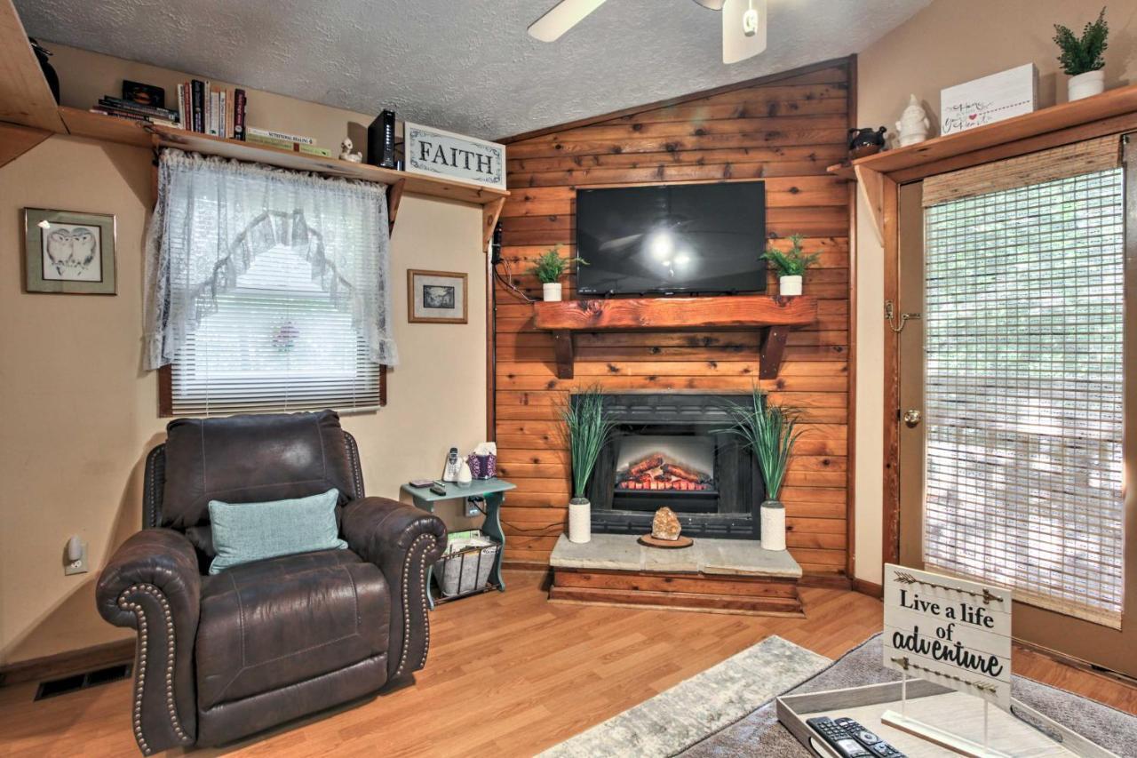 Holiday home With Hot Tub About 4 Mi To Town! Gatlinburg