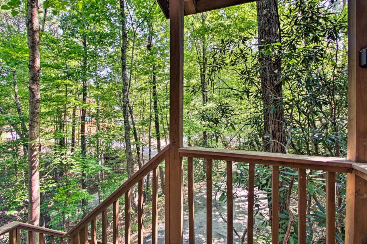 Holiday home Secluded Forest Cabin, 4 Mi To Downtown Gatlinburg