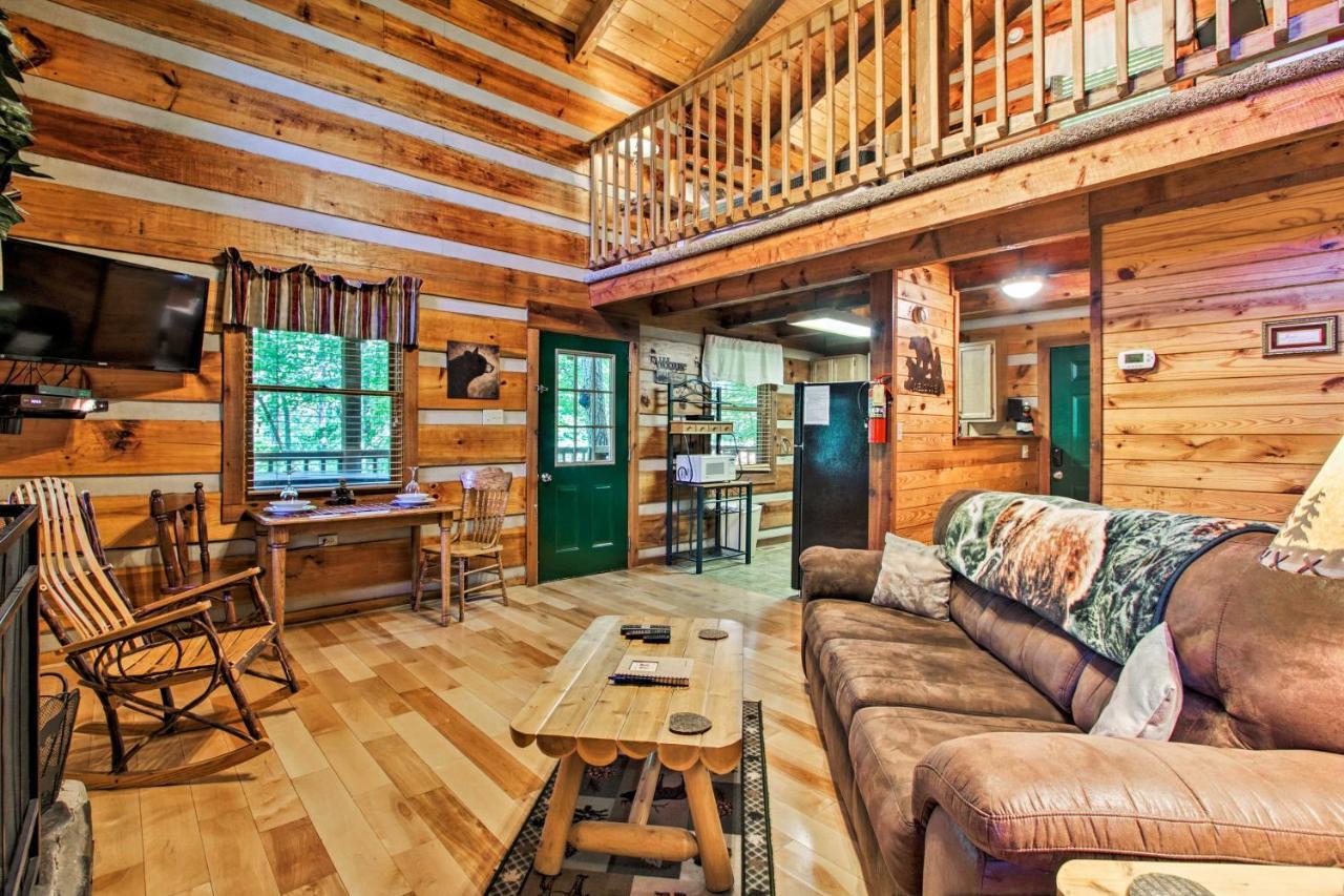 Holiday home Secluded Forest Cabin, 4 Mi To Downtown *