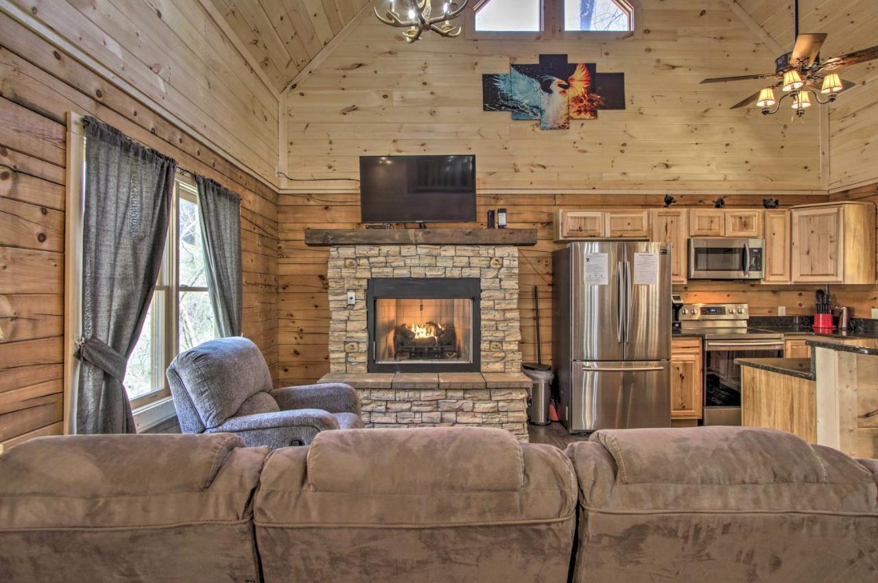 The Phoenix With Hot Tub In Gatlinburg! Holiday home Gatlinburg