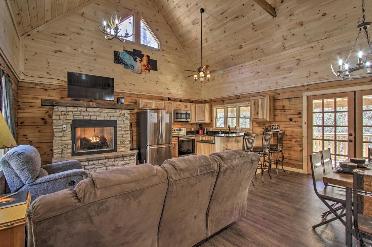 The Phoenix With Hot Tub In Gatlinburg! Holiday home *