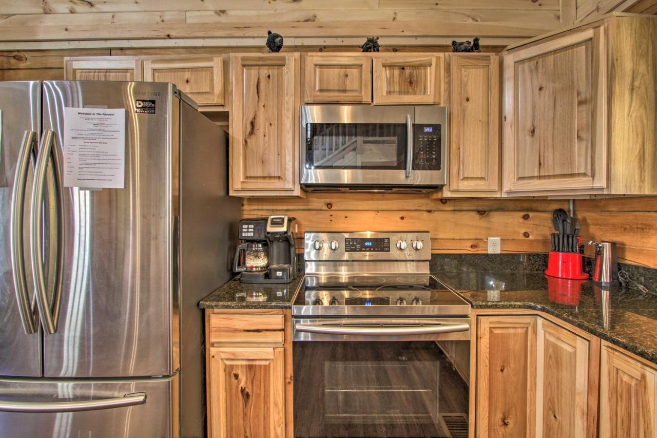The Phoenix With Hot Tub In Gatlinburg! *