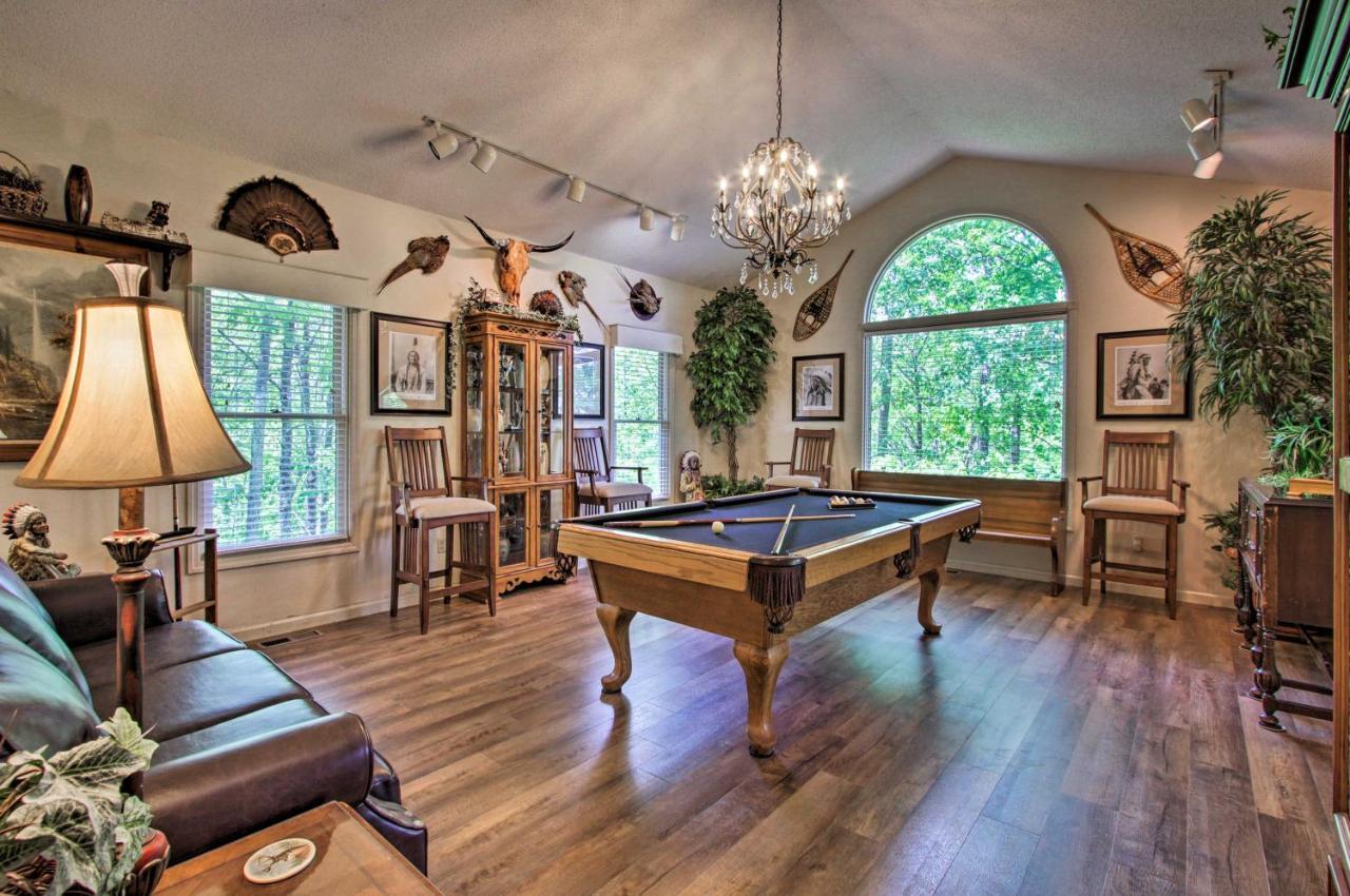Holiday home Eclectic With Hot Tub 1 Mi To Ober Gatlinburg