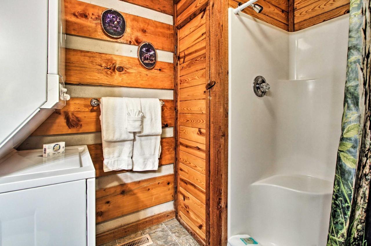 Holiday home Secluded Forest Cabin, 4 Mi To Downtown *