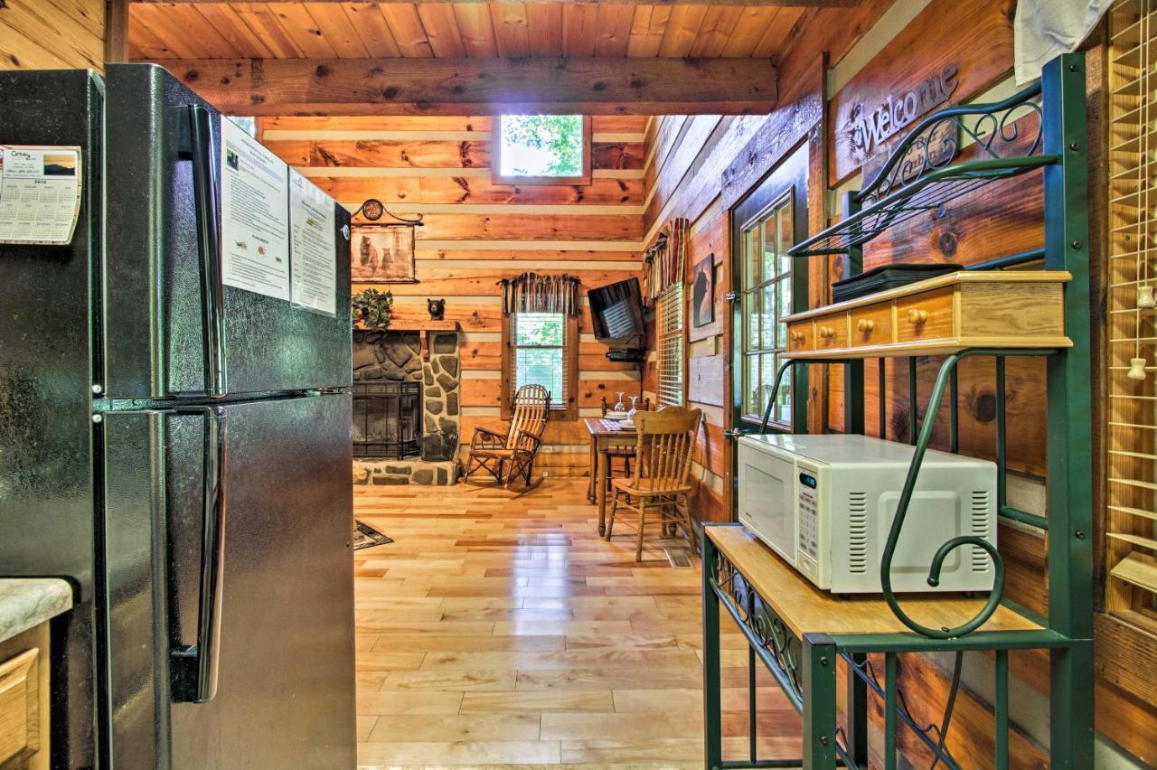 Holiday home Secluded Forest Cabin, 4 Mi To Downtown Gatlinburg