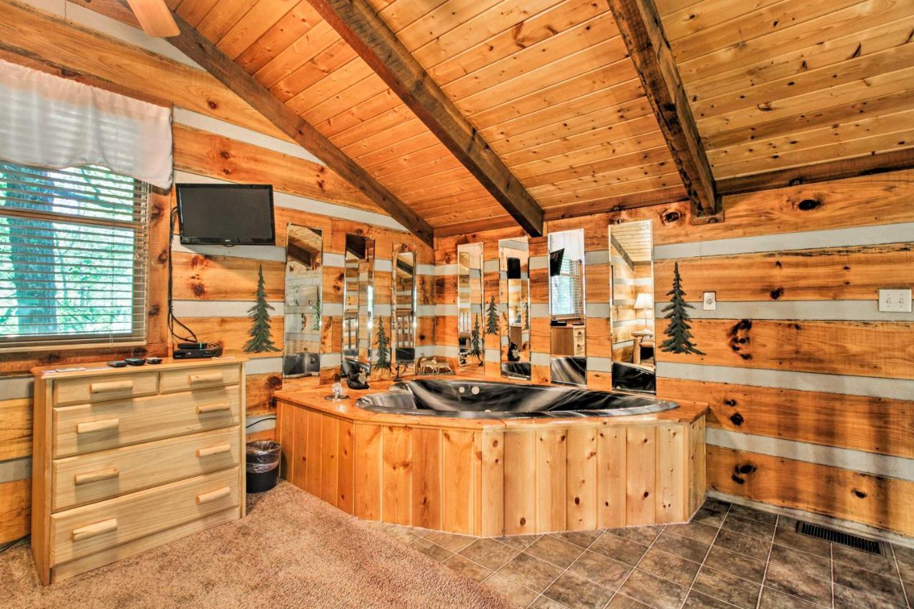 Secluded Forest Cabin, 4 Mi To Downtown Holiday home *
