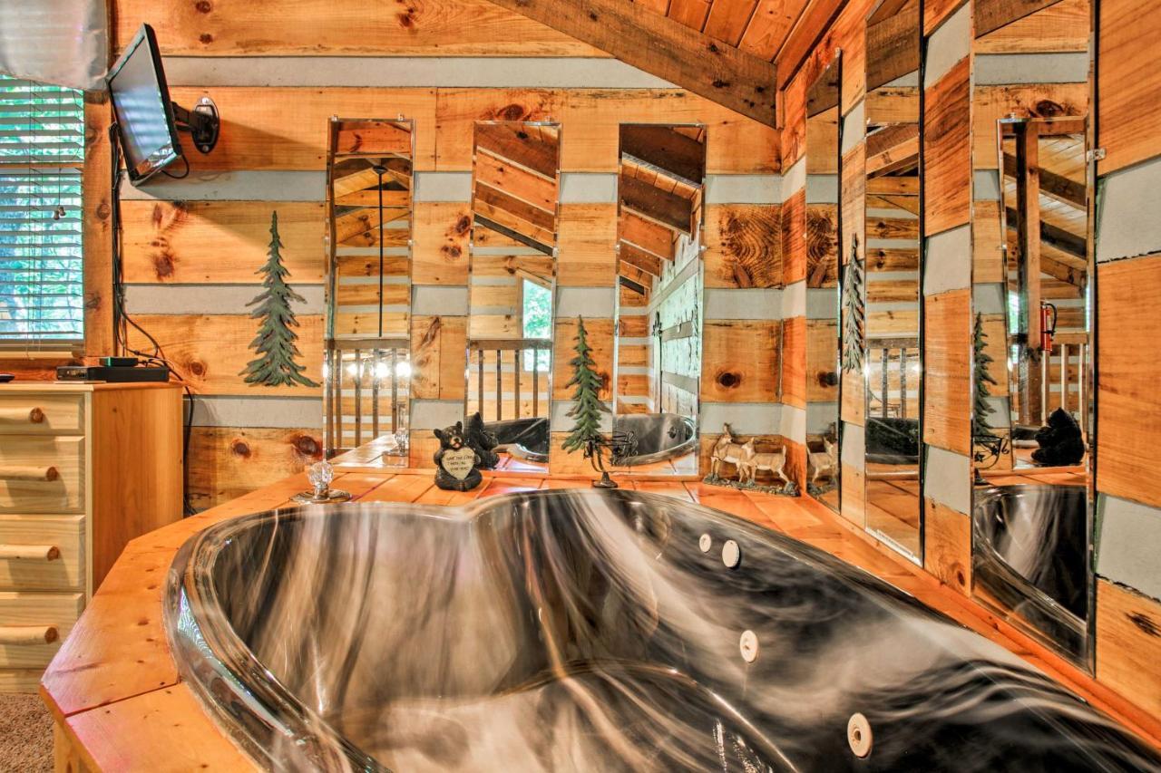 Secluded Forest Cabin, 4 Mi To Downtown Holiday home