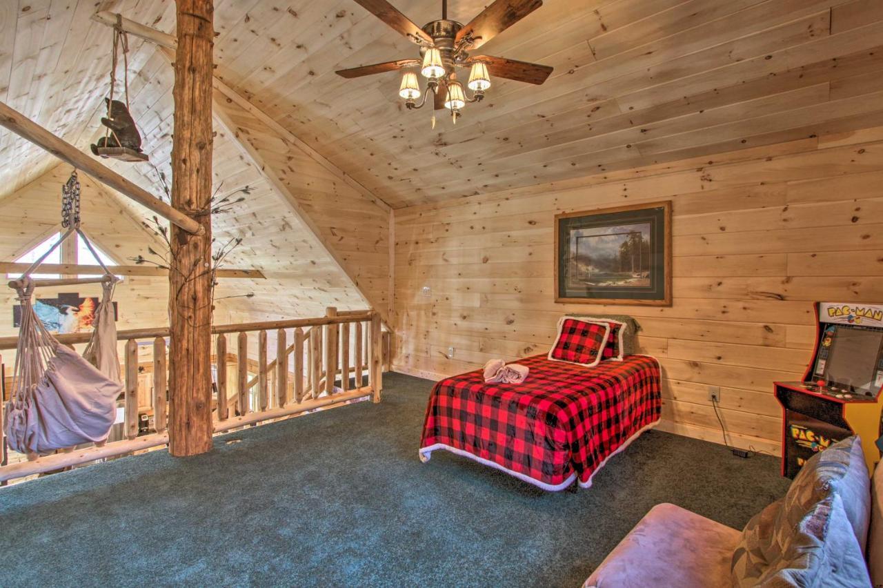 The Phoenix With Hot Tub In Gatlinburg! Gatlinburg