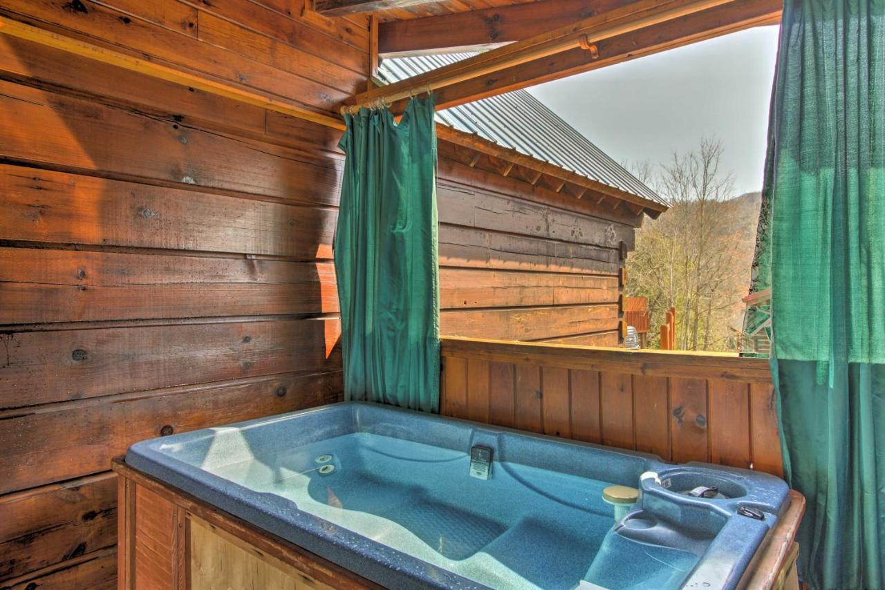 Holiday home Two Hearts Cabin With Hot Tub, Amenities Gatlinburg