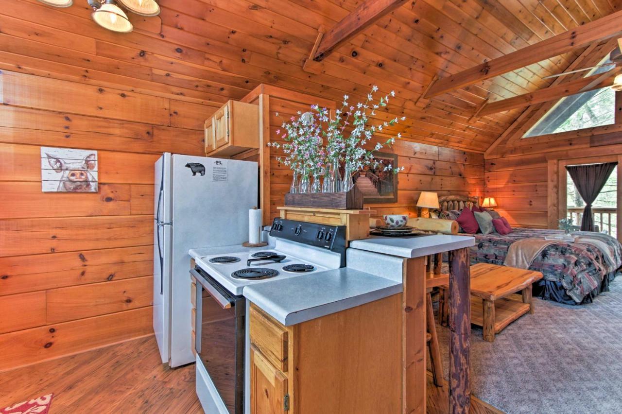 Two Hearts Cabin With Hot Tub, Amenities