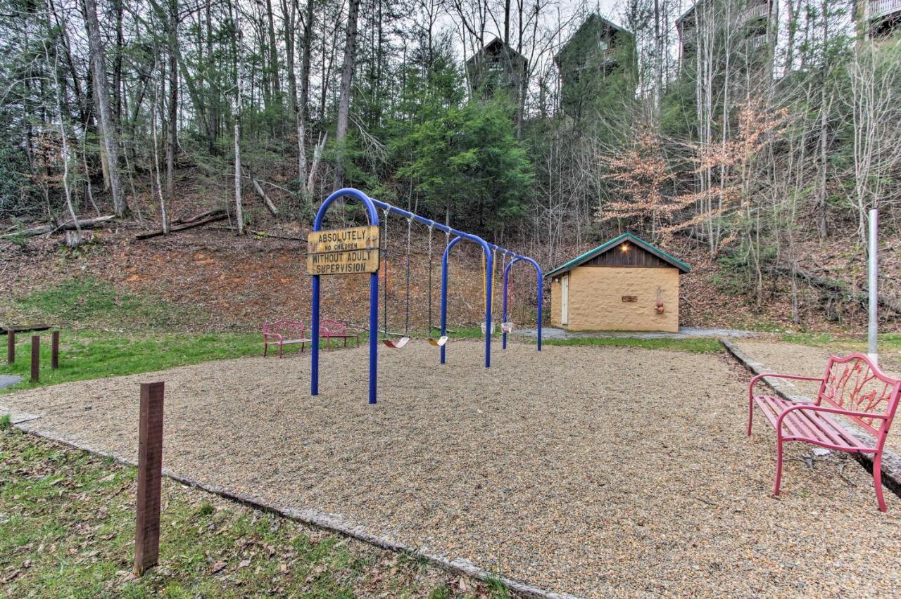 Two Hearts Cabin With Hot Tub, Amenities * Gatlinburg
