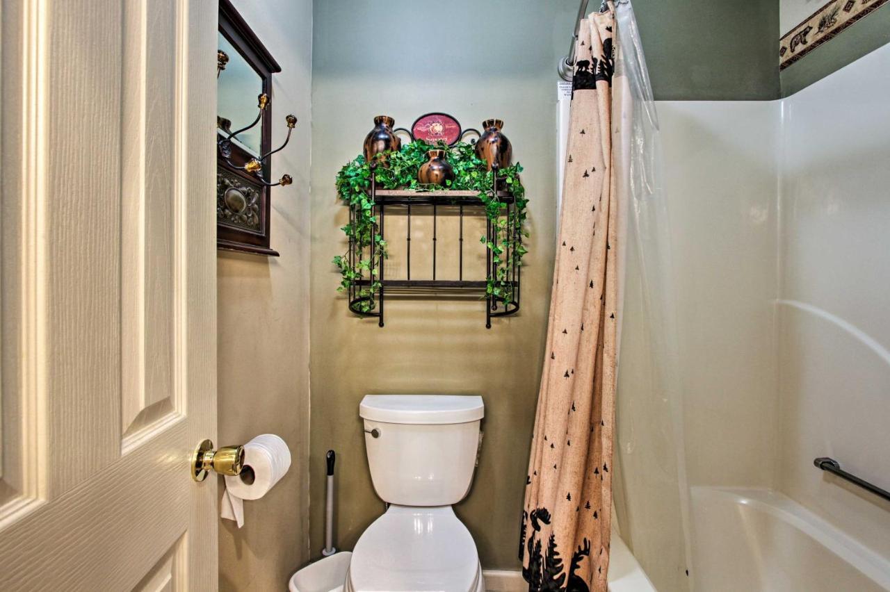Eclectic With Hot Tub 1 Mi To Ober Holiday home