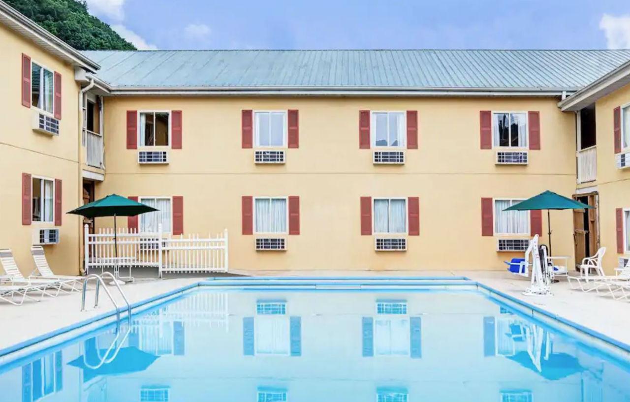 Days & By Wyndham Downtown Parkway Hotel 2*