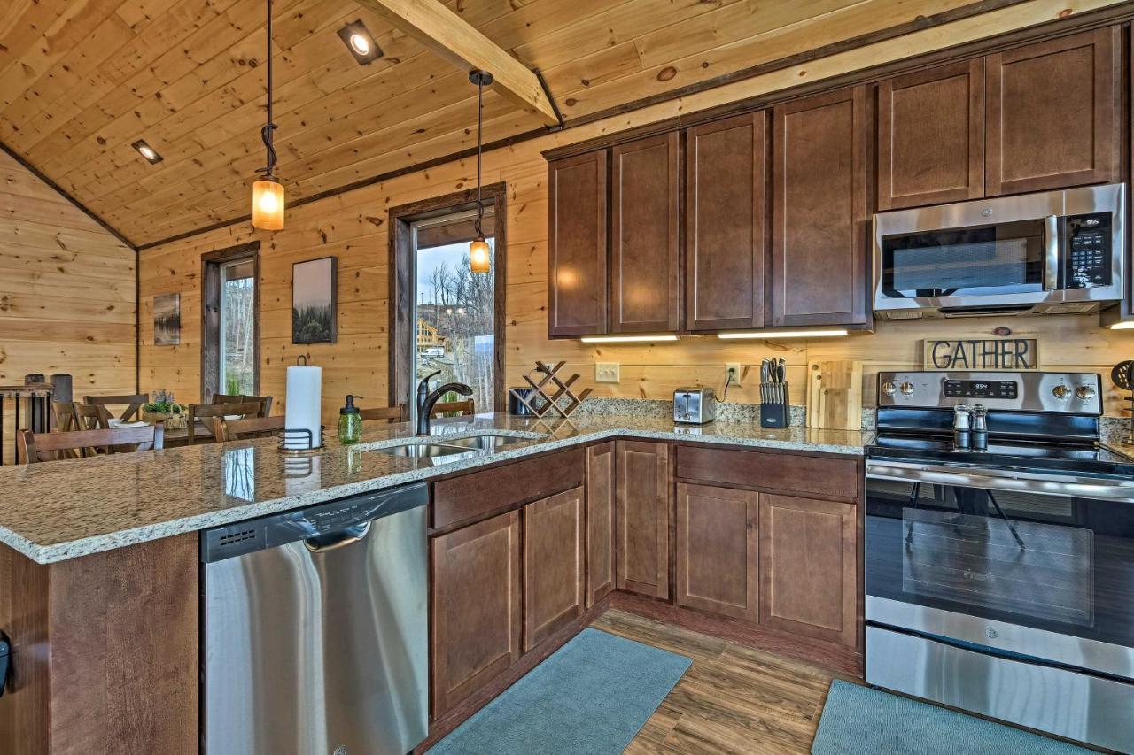 Lightning Bug Lookout Luxury Cabin! Gatlinburg