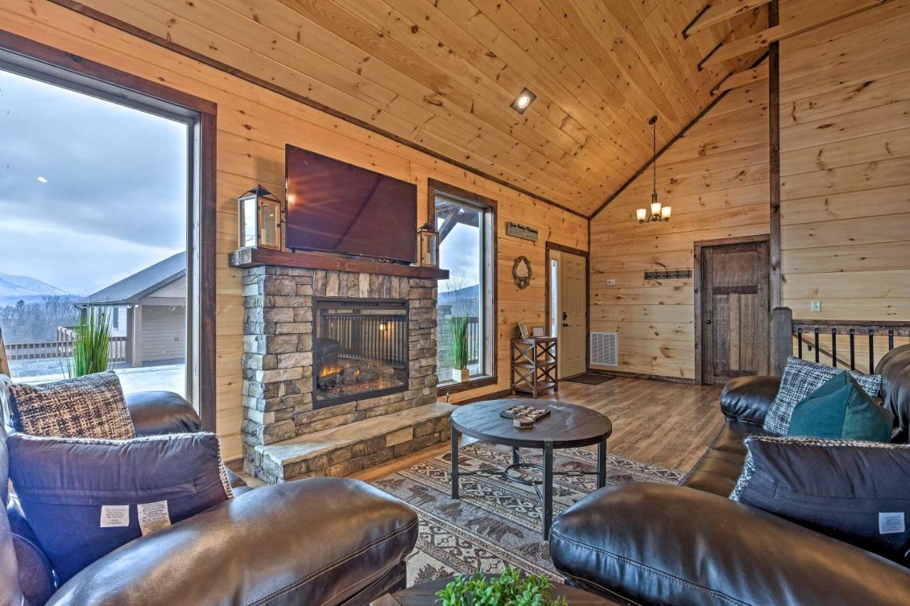 Holiday home Lightning Bug Lookout Luxury Cabin!