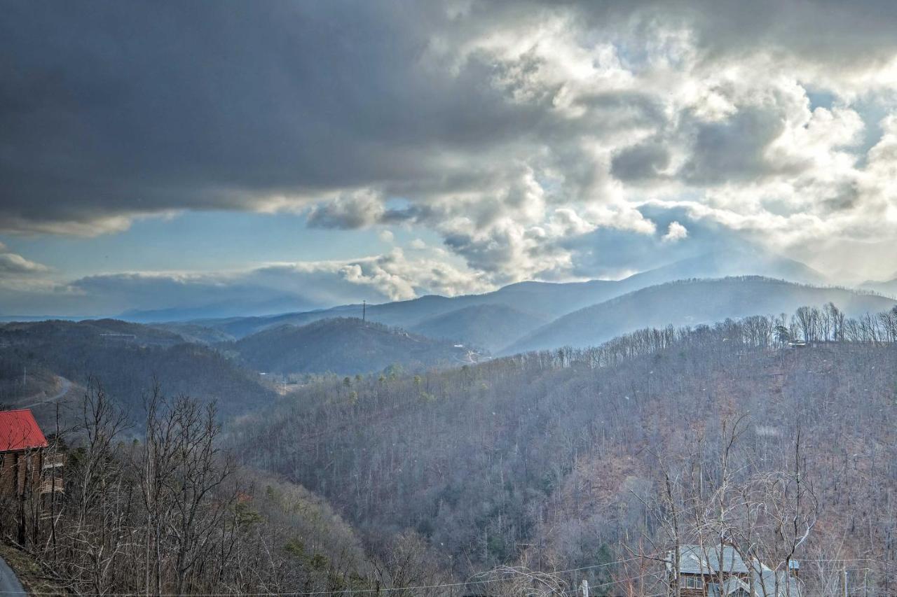 Lightning Bug Lookout Luxury Cabin! * Gatlinburg