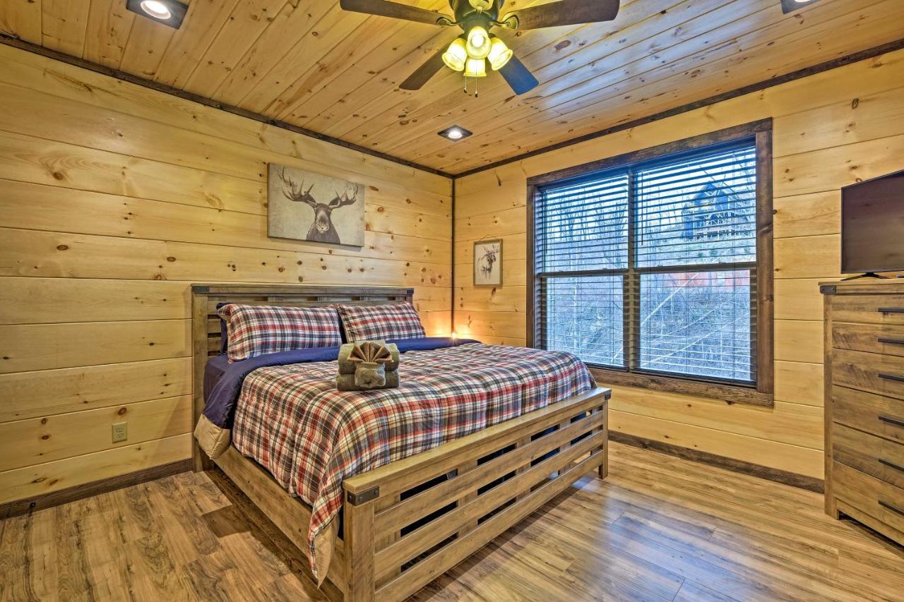 Lightning Bug Lookout Luxury Cabin!