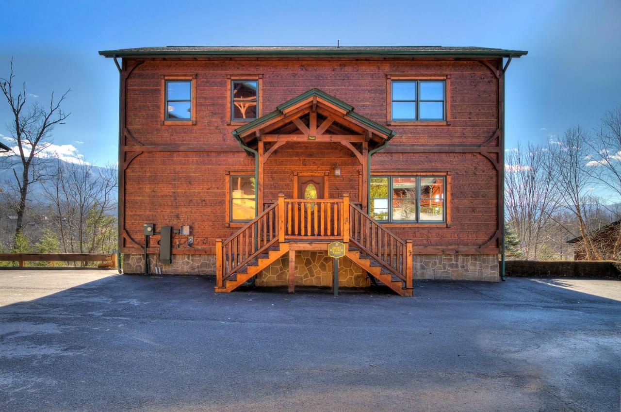 Smoky Mountain Views * Gatlinburg