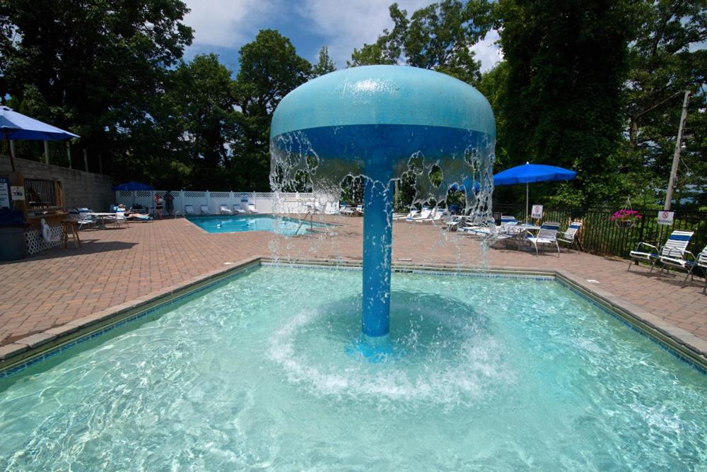Moonshine Chalet, Hot Tub, Pool Access, Wifi, 1089 Free Tickets Each Paid Day, Dollywood And * Gatlinburg