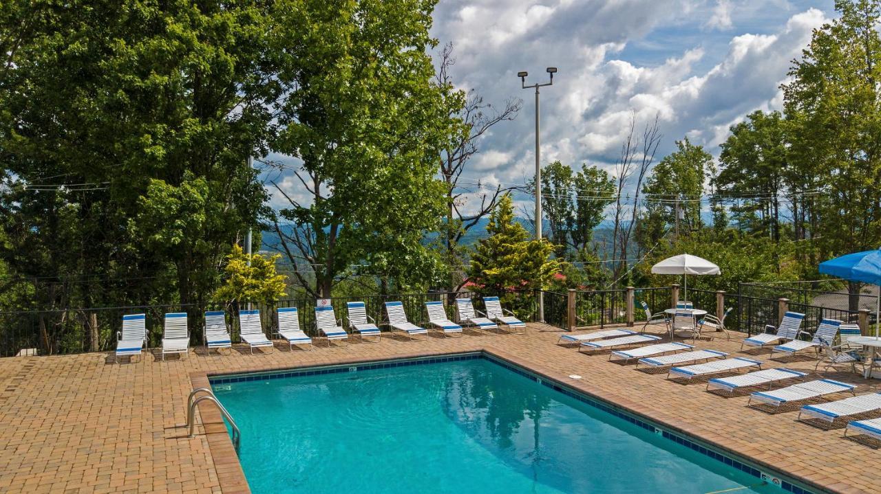 Moonshine Chalet, Hot Tub, Pool Access, Wifi, 1089 Free Tickets Each Paid Day, Dollywood And Gatlinburg