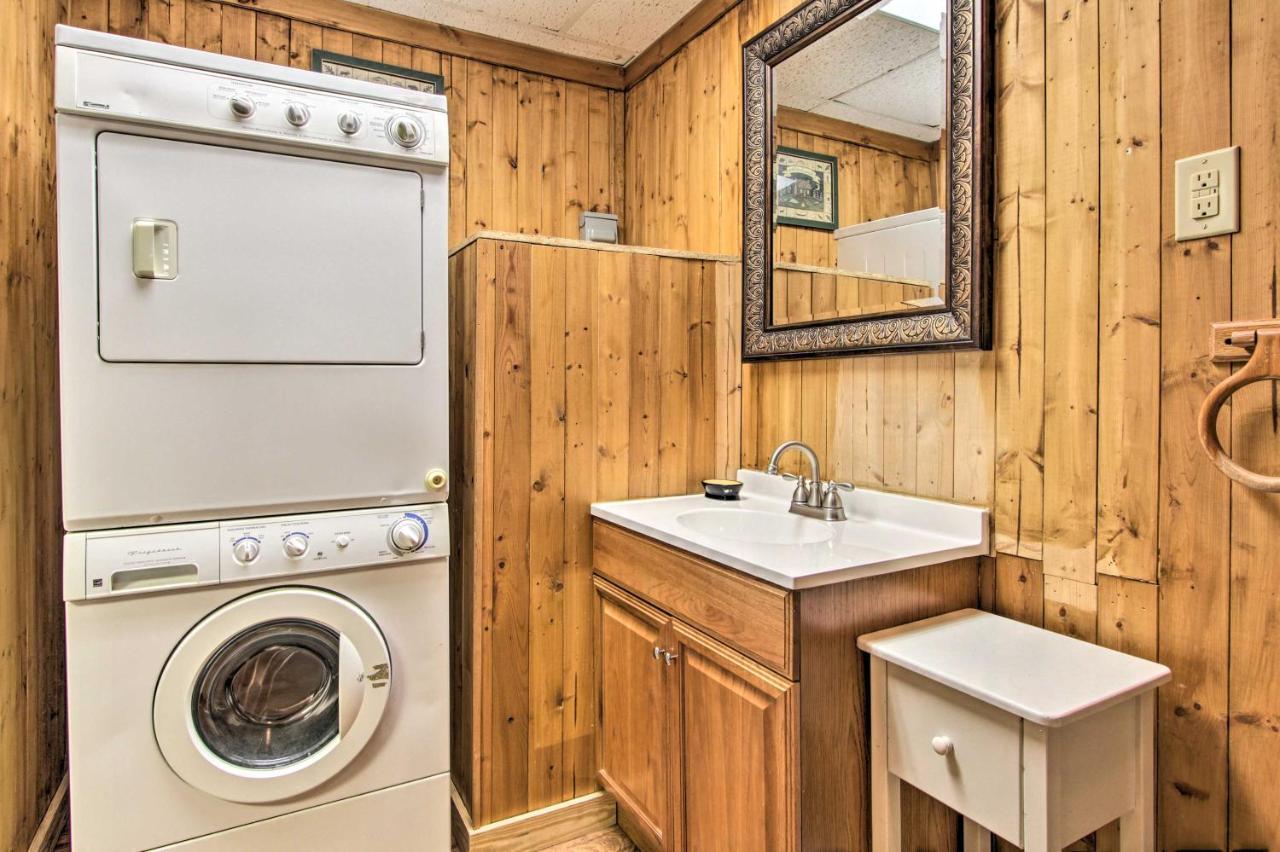 Holiday home Couples Cabin Great Smoky Arts And Crafts Community Gatlinburg