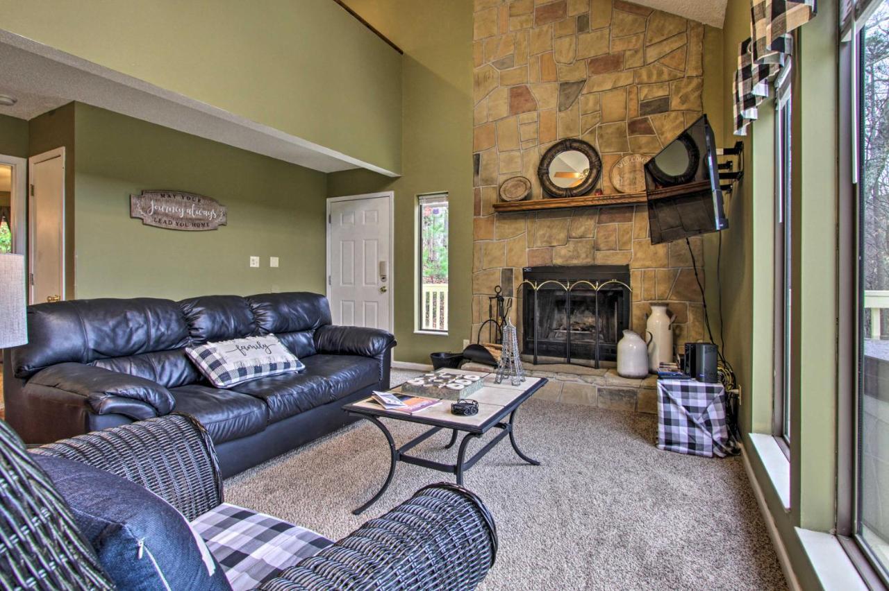 Holiday home Cozy Hideaway With Hot Tub And Air Hockey Gatlinburg