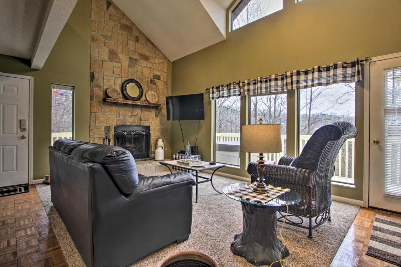 Cozy Hideaway With Hot Tub And Air Hockey Holiday home