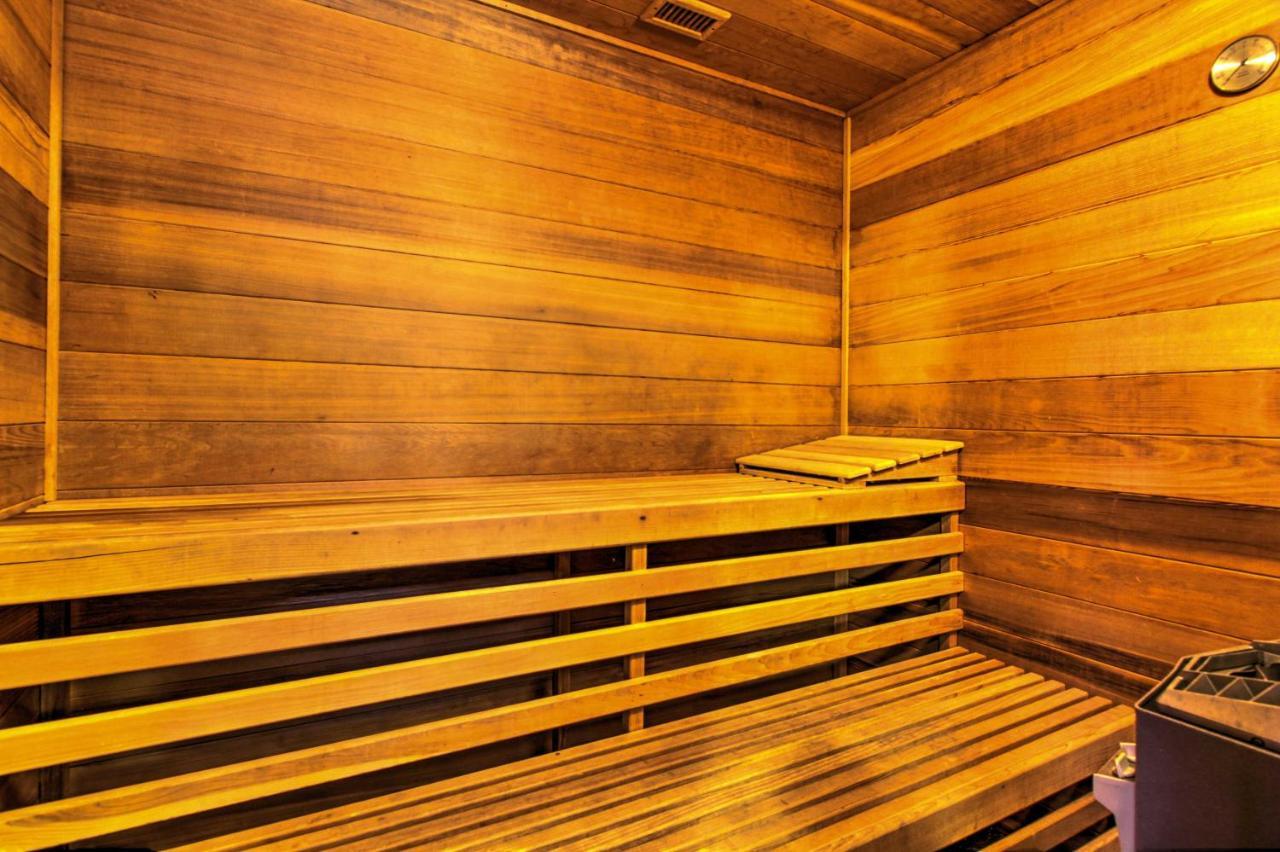 Holiday home Cozy Hideaway With Hot Tub And Air Hockey *