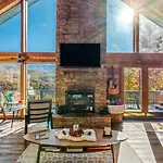 Barenberg Cabin - Secluded Unobstructed Panoramic Smoky Mountains View With Two Master Suites, Loft Game Room, And Hot Tub