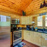 Quiet Gatlinburg Cabin With Lookout Decks And Hot Tub!