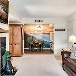 Bear Pause Retreat/Steps To Pkwy/With Indoor Pool