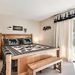Bear Pause Retreat/Steps To Pkwy/With Indoor Pool
