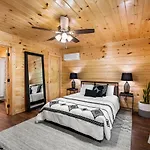 Brand New Luxury Cabin-Private Appalachian Retreat