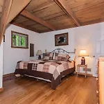 Smoky Bear Hideaway