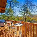 Smokiesboutiquecabins Would Love To Host You! 4 Miles To Gatlinburg Strip! Resort Pool Open May 1 Through Oct 1! Views, Shuffleboard, Hot Tub, Arcade!