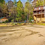Smokiesboutiquecabins Would Love To Host You! 4 Miles To Gatlinburg Strip! Resort Pool Open May 1 Through Oct 1! Views, Shuffleboard, Hot Tub, Arcade!