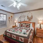 Mountain Hideaway- One-Bedroom Cabin