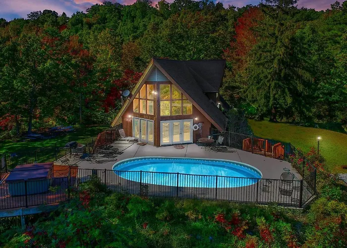 Smokystays Private Pool Chalet