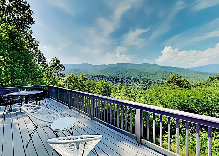 Barenberg Cabin - Secluded Unobstructed Panoramic Smoky Mountains View With Two Master Suites, Loft Game Room, And Hot Tub