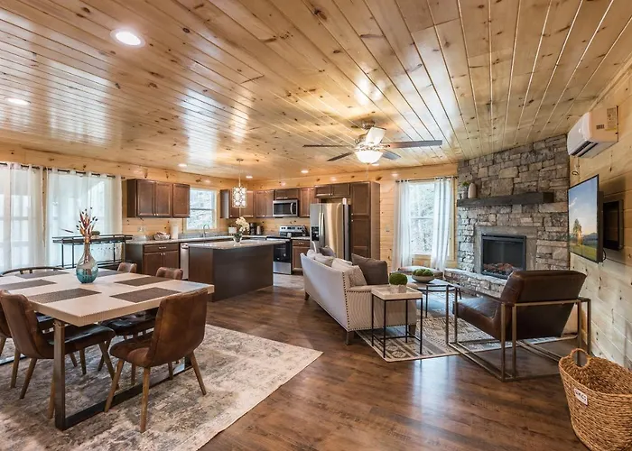 Brand New Luxury Cabin-Private Appalachian Retreat