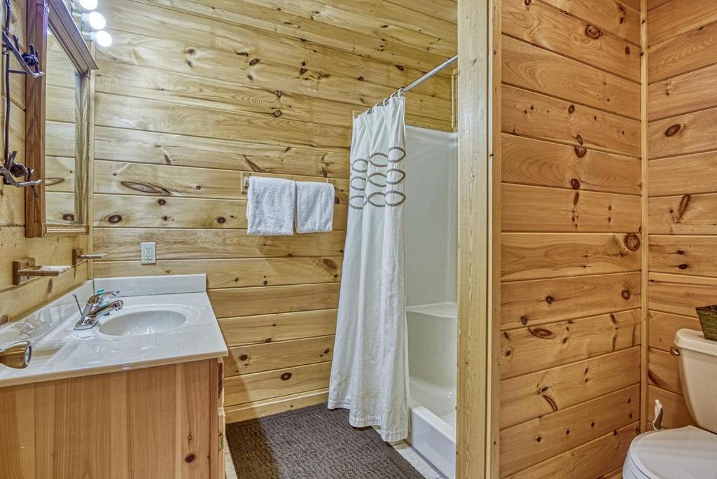 Smoky Mountain Gem * Gatlinburg