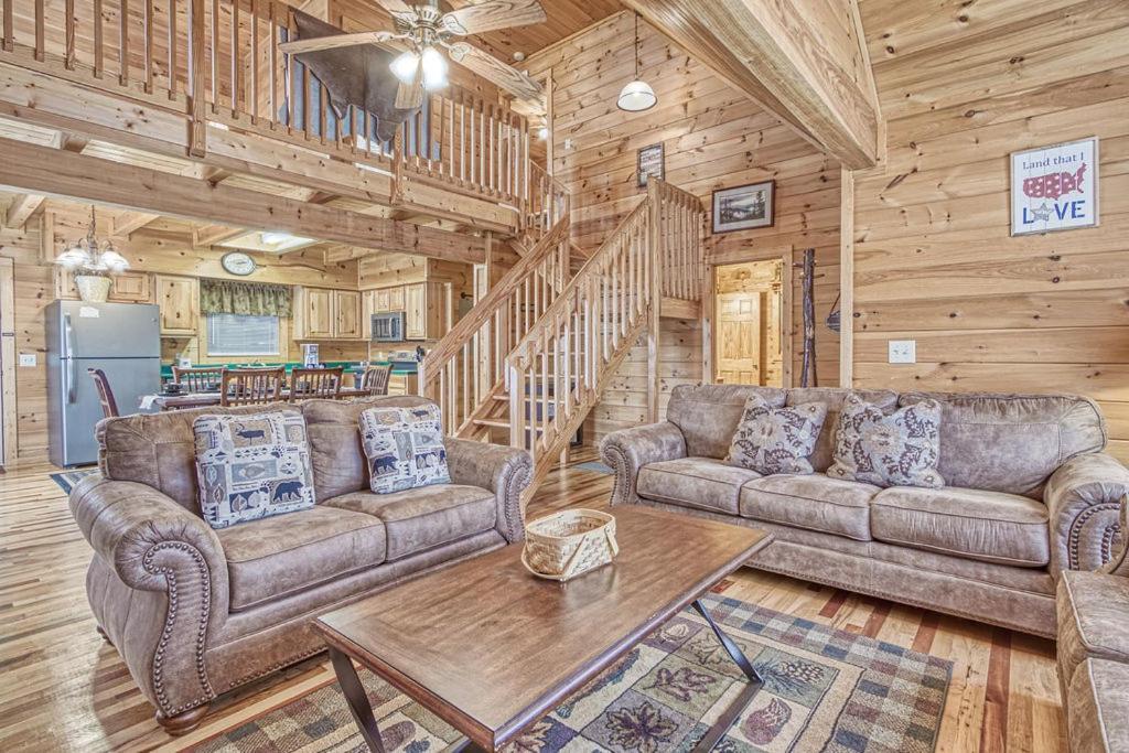 Smoky Mountain Gem * Gatlinburg