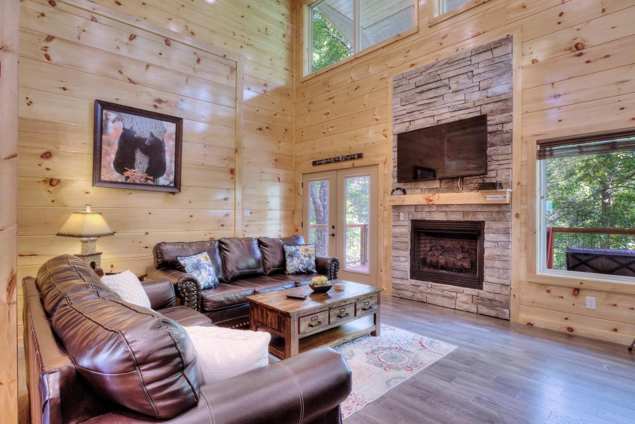 Luxury 5bed/6ba Cabin: Theater, Pool Room, Hottub! Apartment Gatlinburg