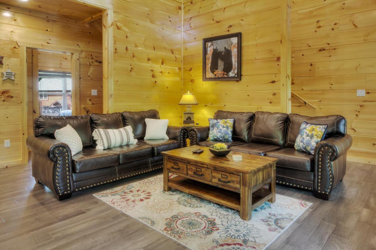 Apartment Luxury 5bed/6ba Cabin: Theater, Pool Room, Hottub!