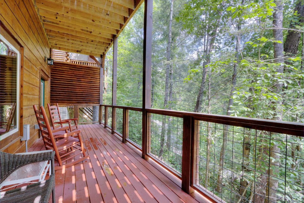 Luxury 5bed/6ba Cabin: Theater, Pool Room, Hottub! Apartment *