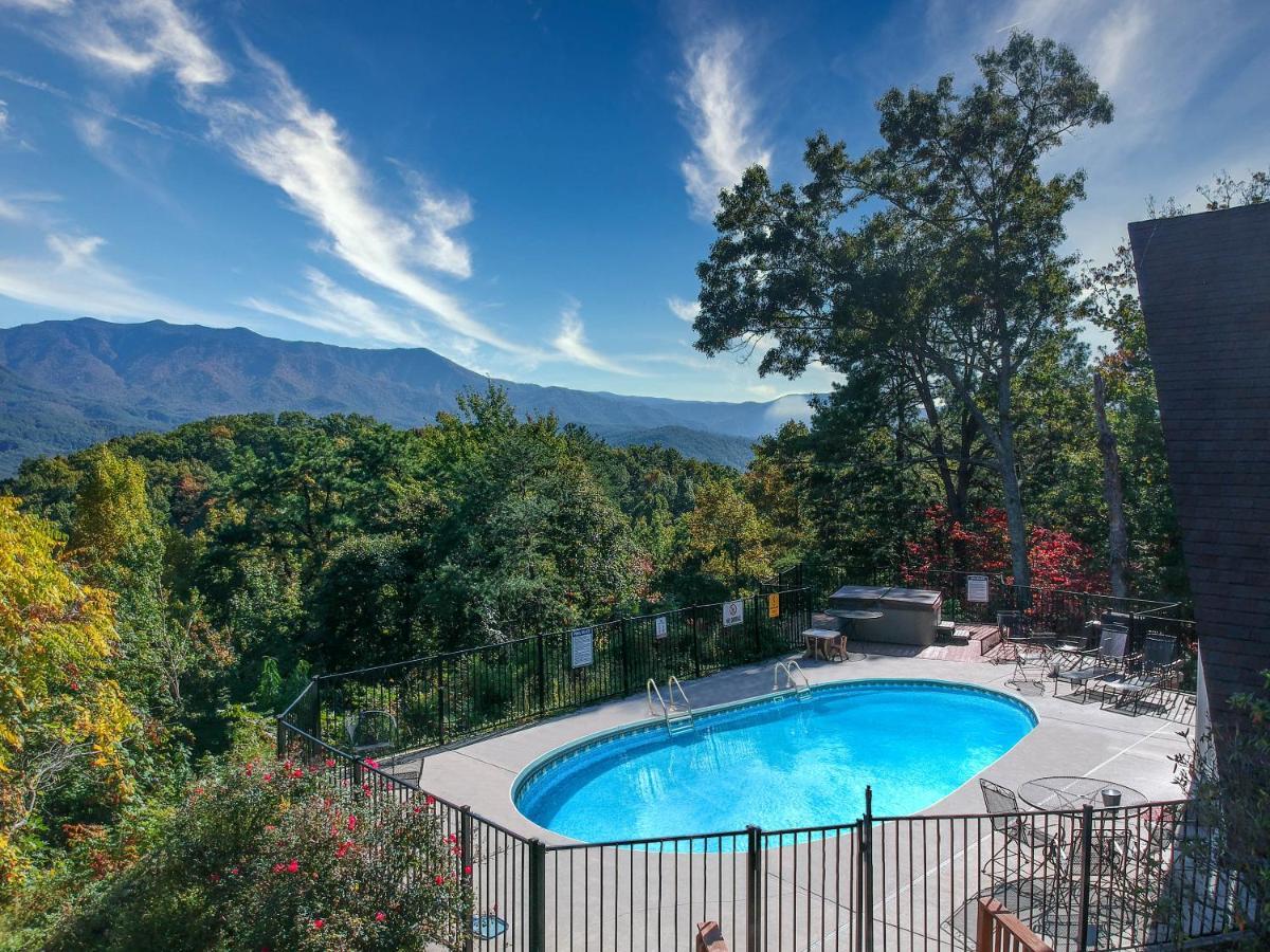 Smokystays Private Pool Holiday home